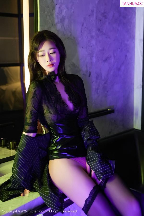   [XiuRen]高清写真图 2024.06.06 No.8660 软糖爱喝奶 黑丝美腿第30张图片